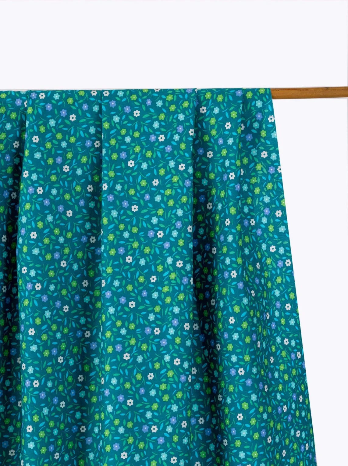 Der Rabe im Schlamm Fat Quarter Patchworkstoff kaufen Petit Pan Paris Stoff Deutschland Neon Neonstoff