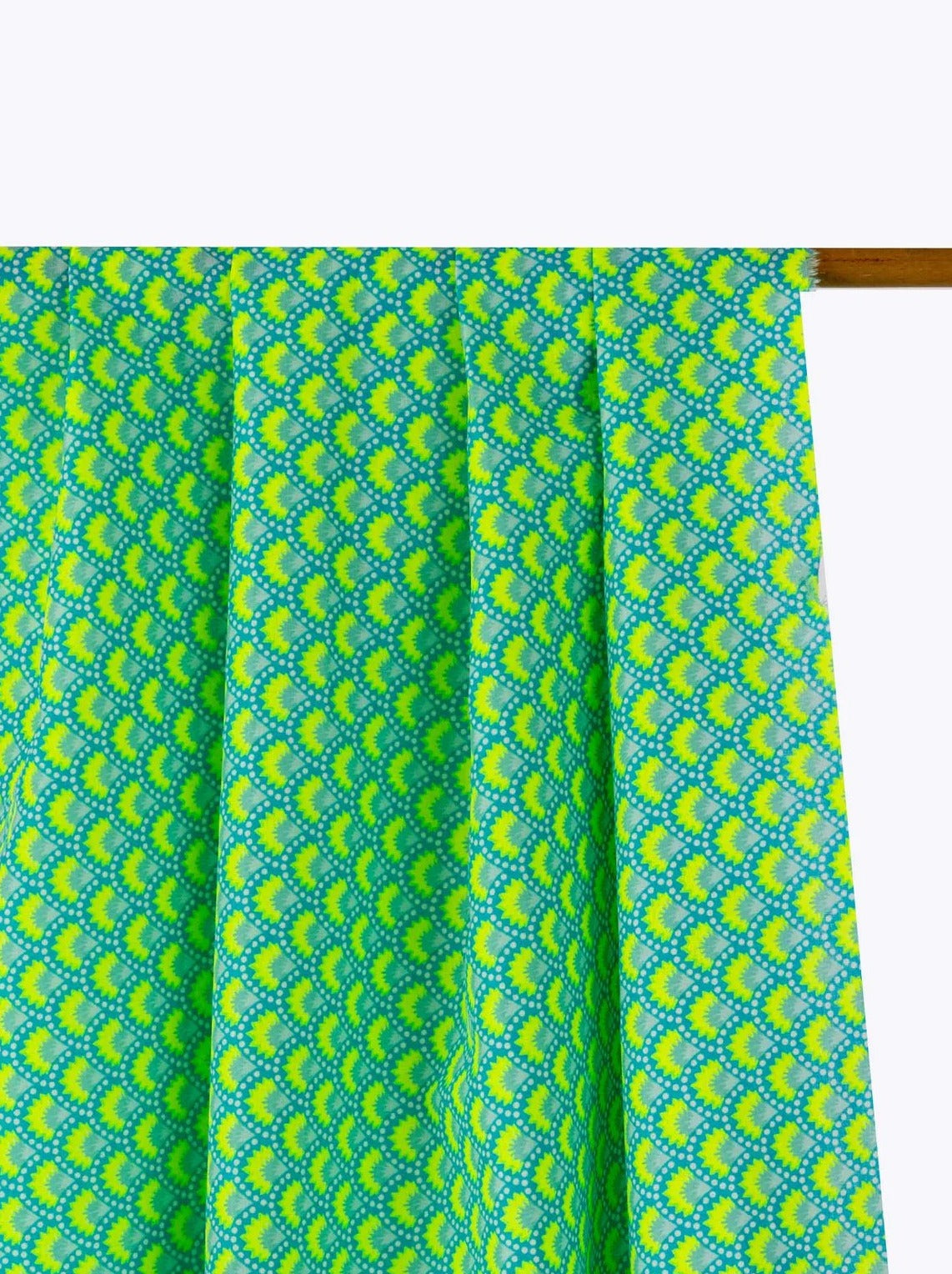 Der Rabe im Schlamm Fat Quarter Patchworkstoff kaufen Petit Pan Paris Stoff Deutschland Neon Neonstoff