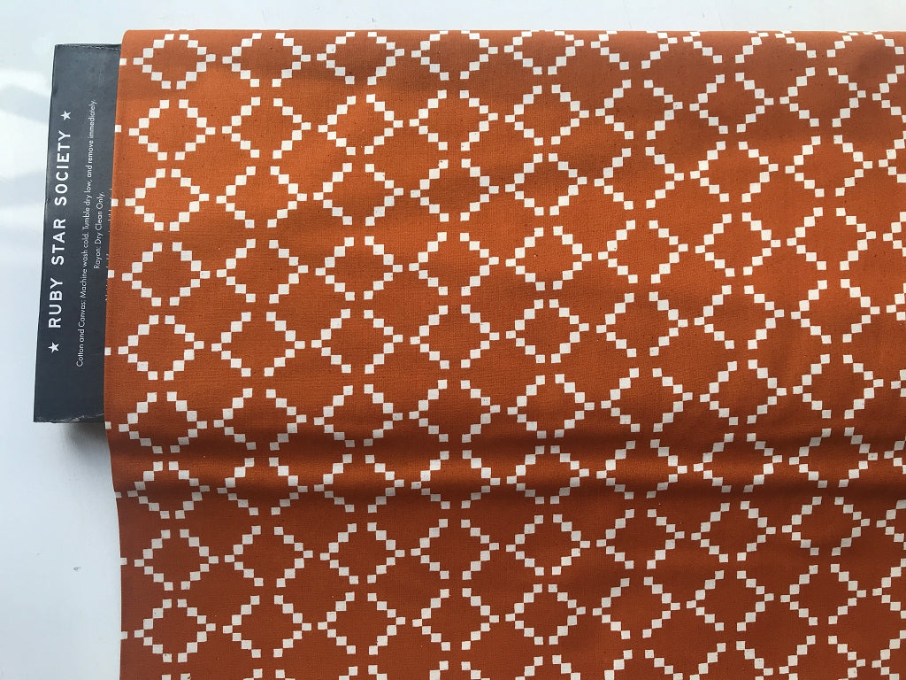 Der Rabe im Schlamm Meterware Patchworkstoff kaufen Ruby Star Society Golden Hour Alexia Abegg Saddle Tile