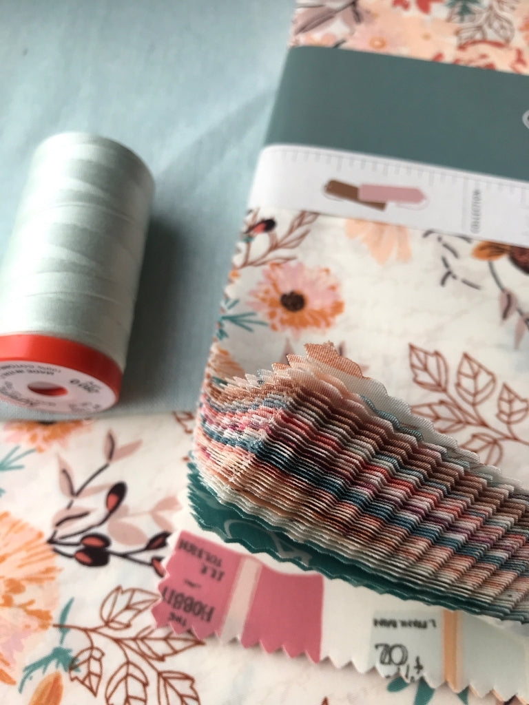 Quilt Kit Materialpackung Nähpaket Ravenbrook 1 Art Gallery Fabrics Bookish Essex yarn dyed Linen