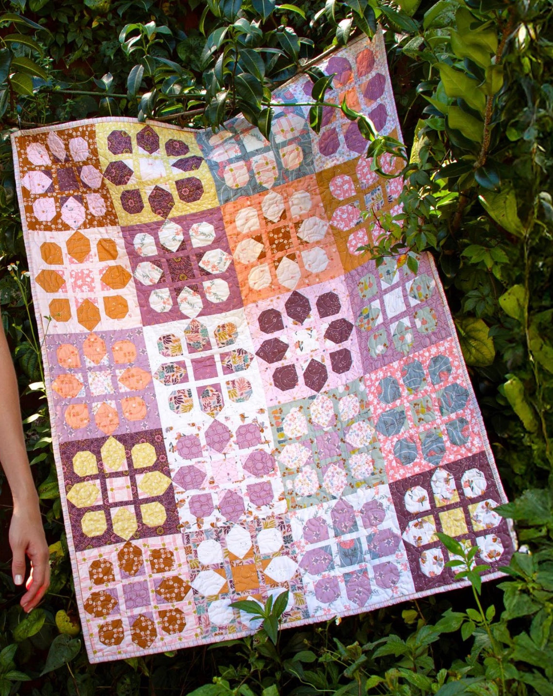 Quilt Kit  Der Rabe im Schlamm Deutschland kaufen Art Gallery Fabrics Geobloom Bloom & Shine