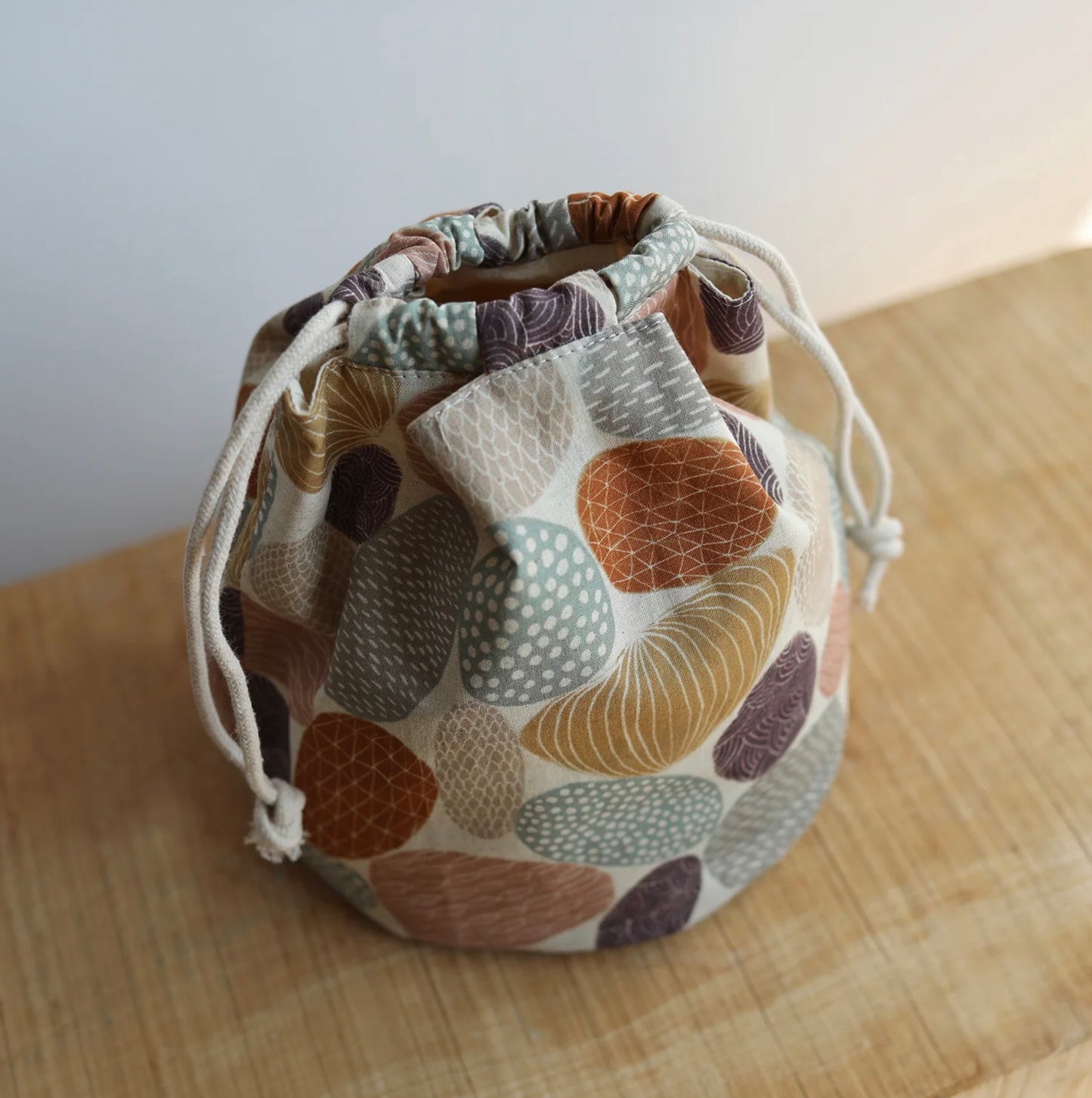 Leinen Stoffe kaufen Deutschland Der Rabe im Schlamm Kokka Fabrics Bookhou Pathway Stones 