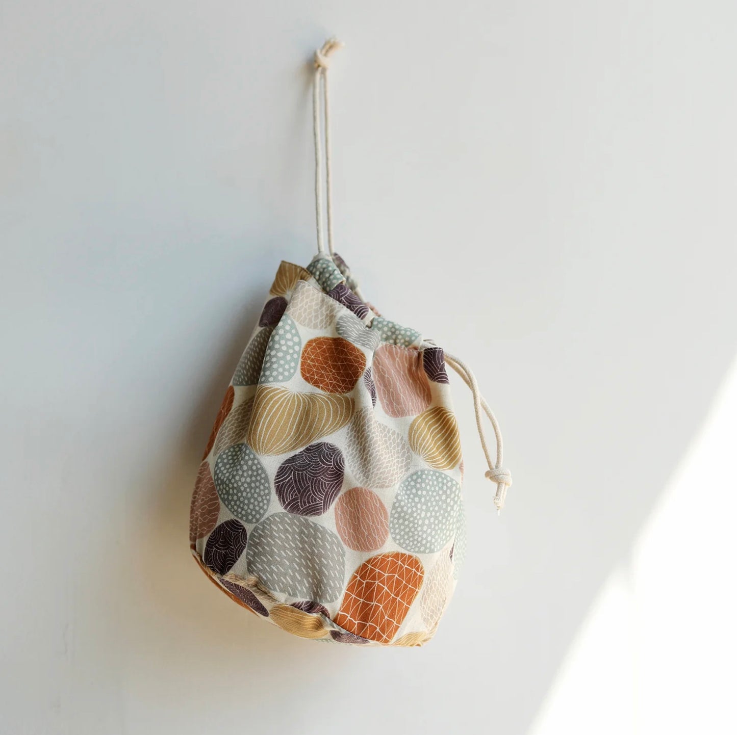 Leinen Stoffe kaufen Deutschland Der Rabe im Schlamm Kokka Fabrics Bookhou Pathway Stones 