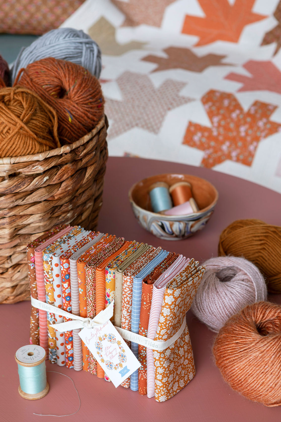 Der Rabe im Schlamm Fat Quarter Bundle Stoffpaket Precuts kaufen Deutschland Patchworkstoff Tilda Creating Memories Autumn braun